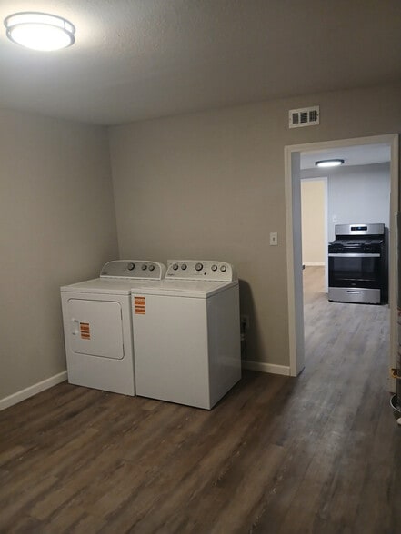 Building Photo - 1602 N Hughes St