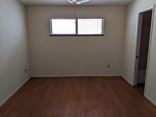 Building Photo - 2885 Par Ln