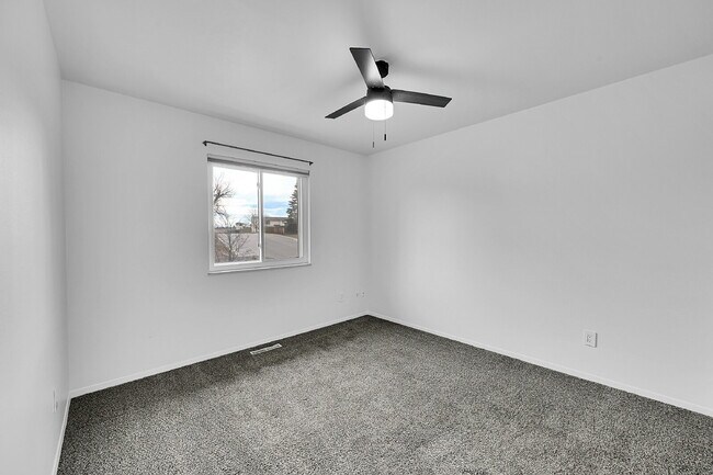 Building Photo - $2,140.95 - 3 Bed, 2 Bath Home in Loveland with Central AC and Fenced in Yard!