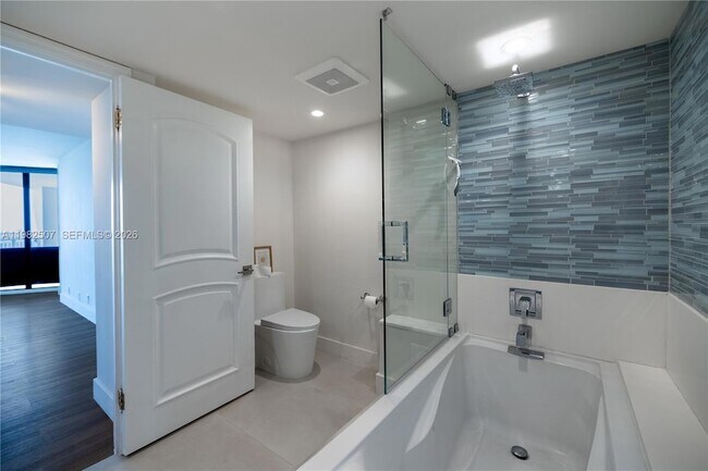 Building Photo - 2000 Towerside Terrace