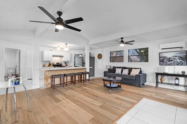 Building Photo - 110 Lakeview Shores Dr