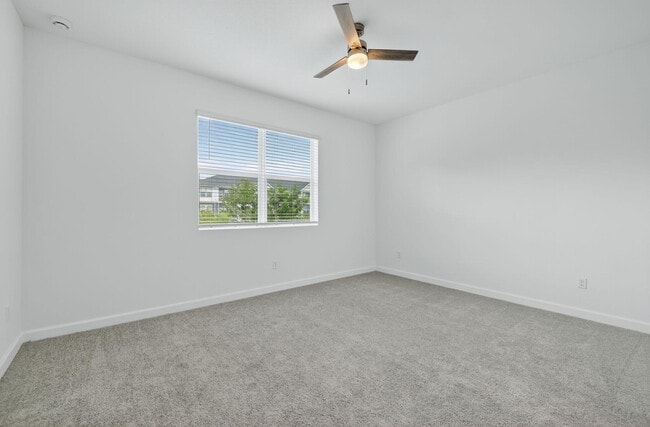 Building Photo - 307 SE Crossoak Ln