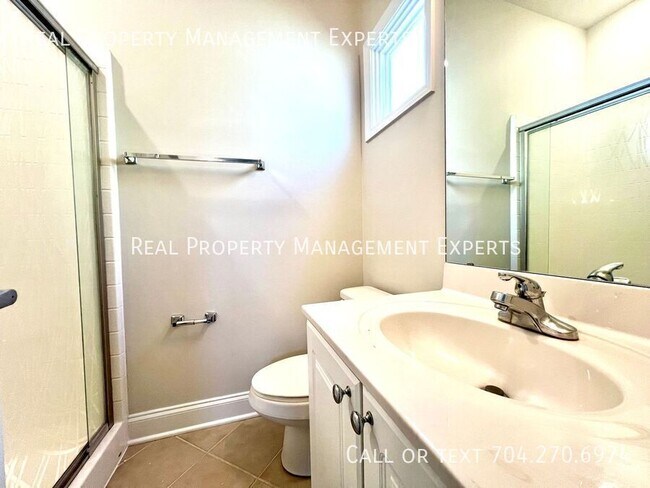 Building Photo - 729 Grandin Rd