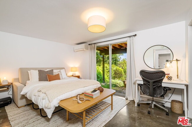 Building Photo - 19783 Valley View Dr