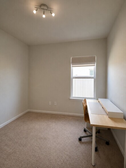Building Photo - 10507 High Noon Trl