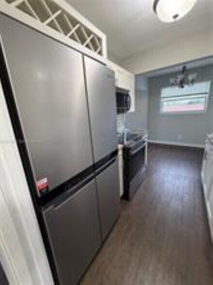 Building Photo - 2591 NE 55th Ct