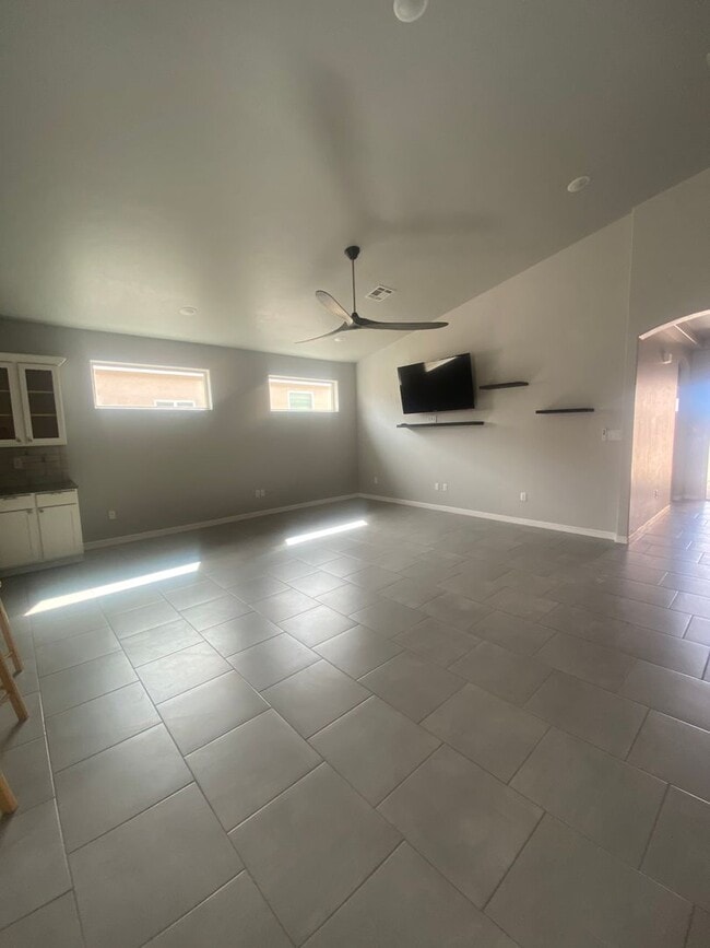 Building Photo - Beautiful Newer Home in Great Location