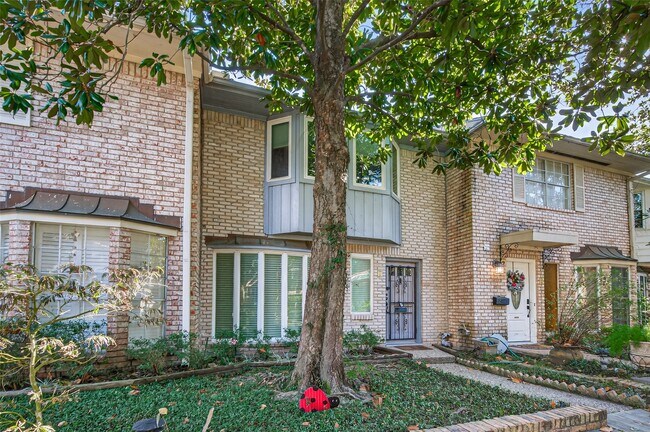 Building Photo - 5530 Holly St