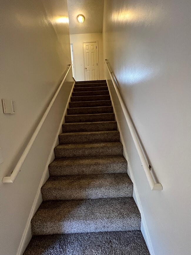 Building Photo - 24 Jade Ct