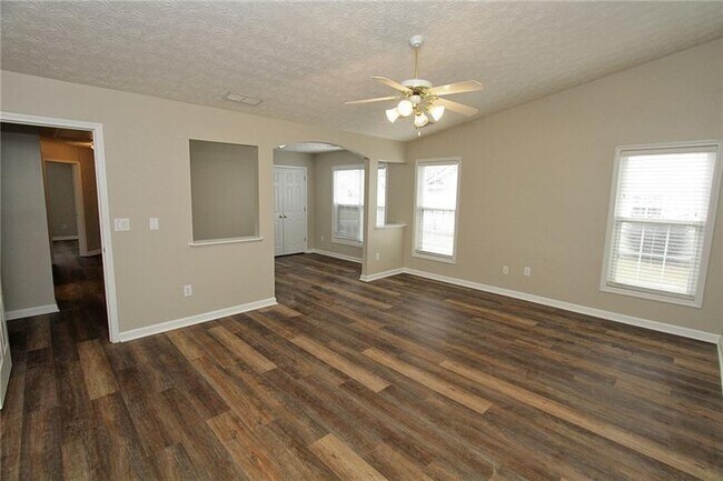 Building Photo - 1490 Creek Pointe Cir