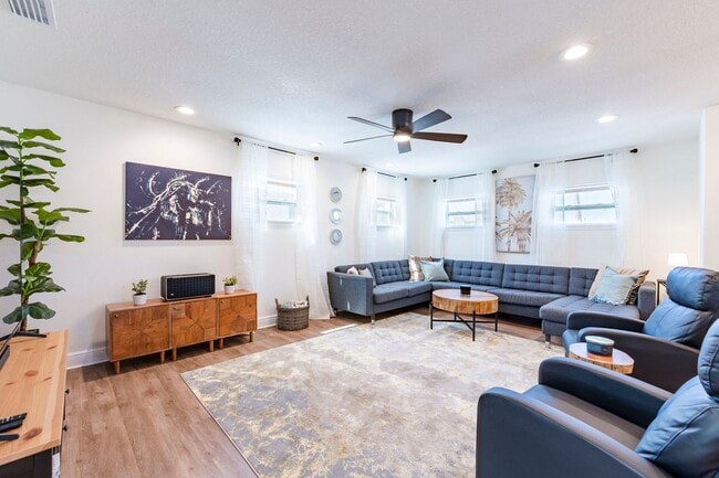 Building Photo - Your Perfect Seasonal or Long Term Rental Awaits!