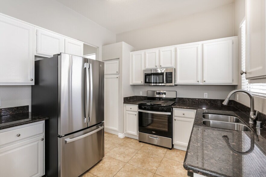 Building Photo - 2018 Annbriar Ave