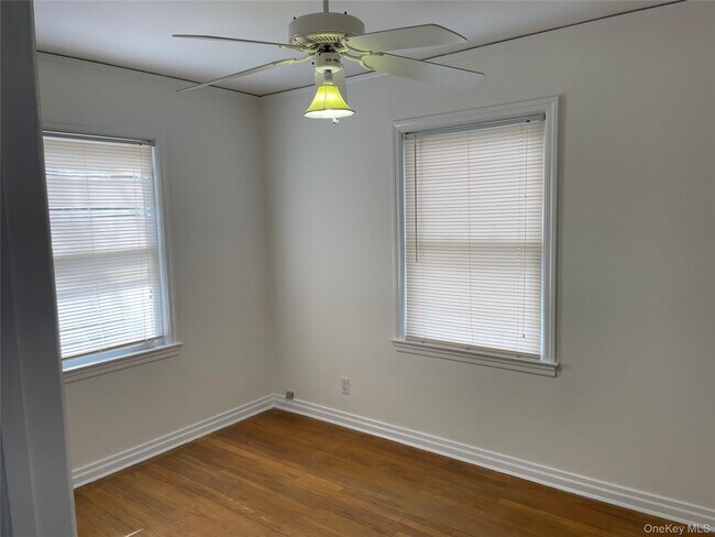 Building Photo - 8 Cameron Ln