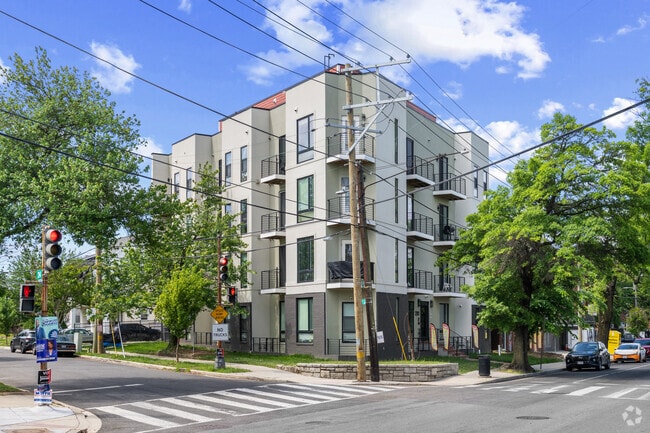 Building Photo - Evergreen Apartments