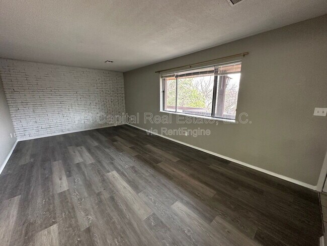 Building Photo - 403a Woodhenge