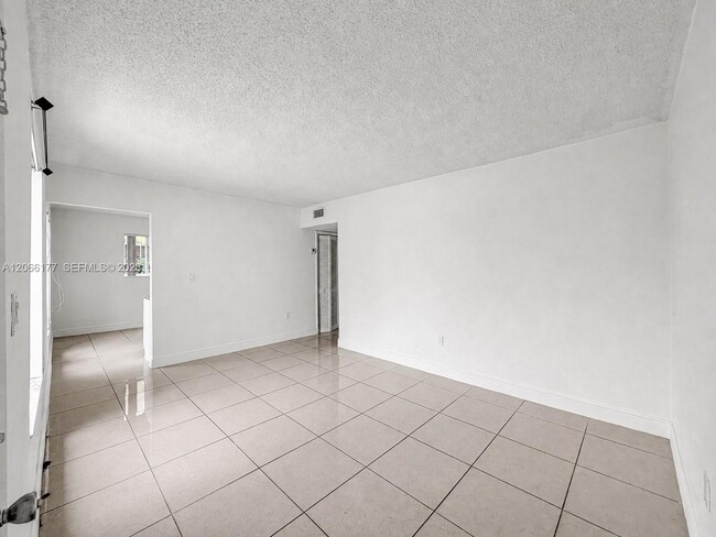 Building Photo - 9103 SW 38th St