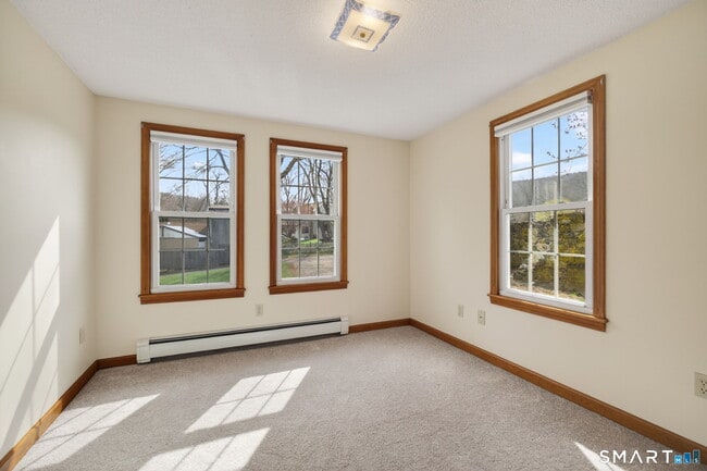 Building Photo - 329 Howd Rd