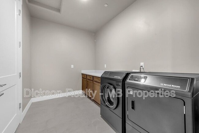 Building Photo - 3168 Orrizonte Ter