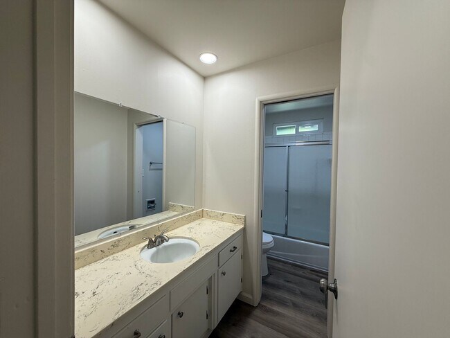 Building Photo - Newly renovated single story in Greenwood Estates!