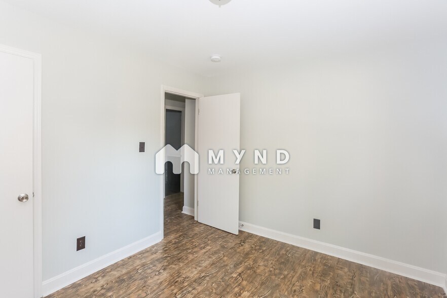 Building Photo - 4821 Woodway Pl