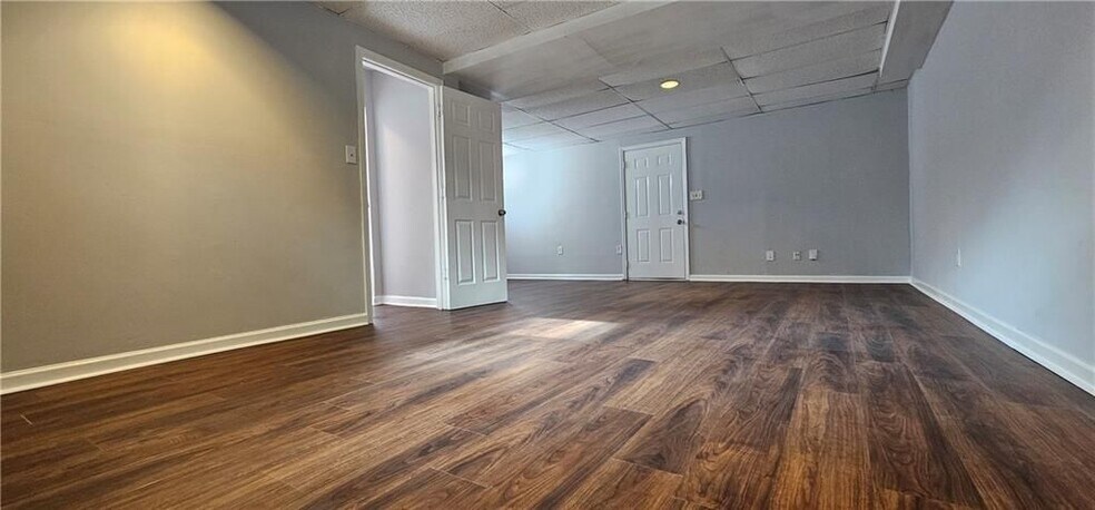 Building Photo - 1325 Classic Dr NE