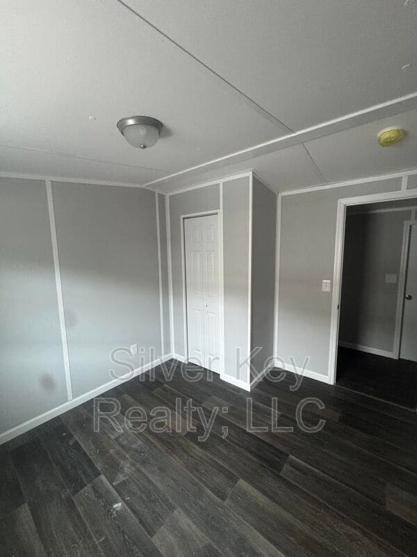 Building Photo - 3000 US-11