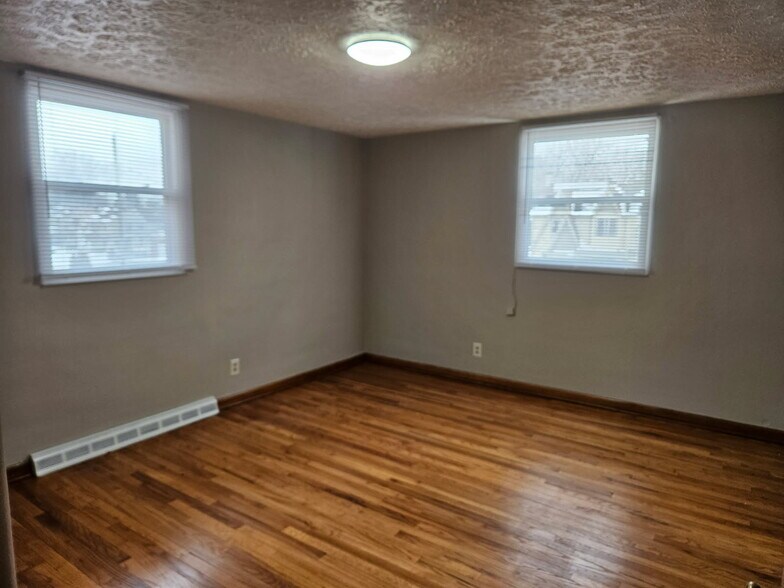 Master Bedroom - 125 29th St NE