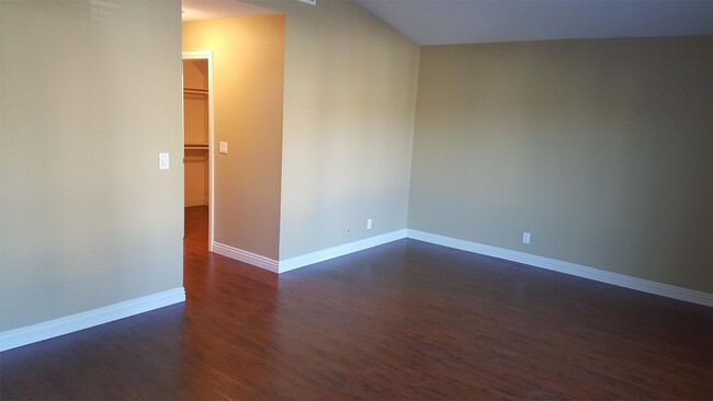 Building Photo - 2131 El Rancho Dr