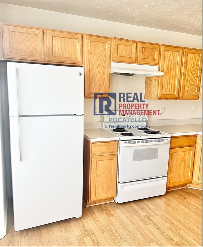 Building Photo - 4 Bedroom 1.5 Bath Townhome