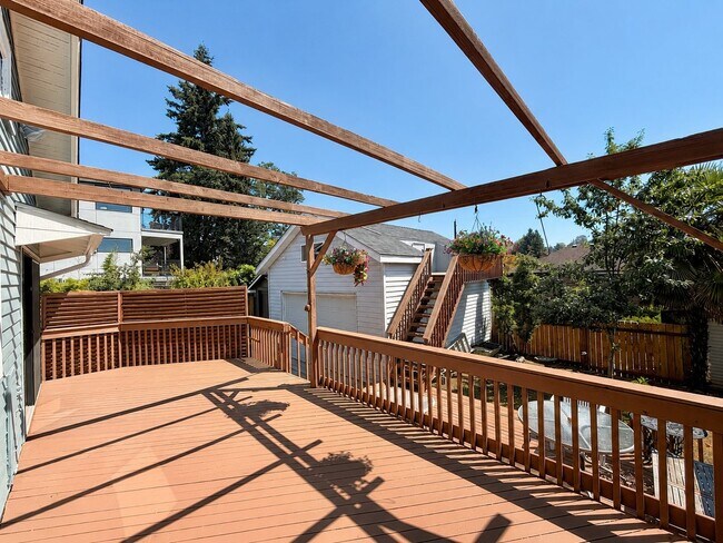 Building Photo - Fully Remodeled Ballard 5 Bed/2 Bath Home w/ A/C!