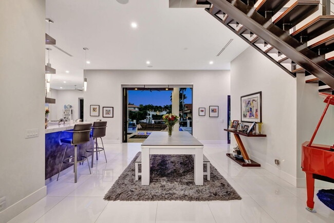 Building Photo - 334 Isle of Capri Dr