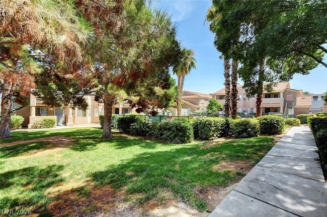 Building Photo - 2216 Benmore St