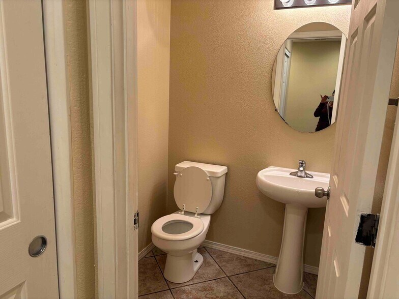 Building Photo - 5989 Banbury Heights Way