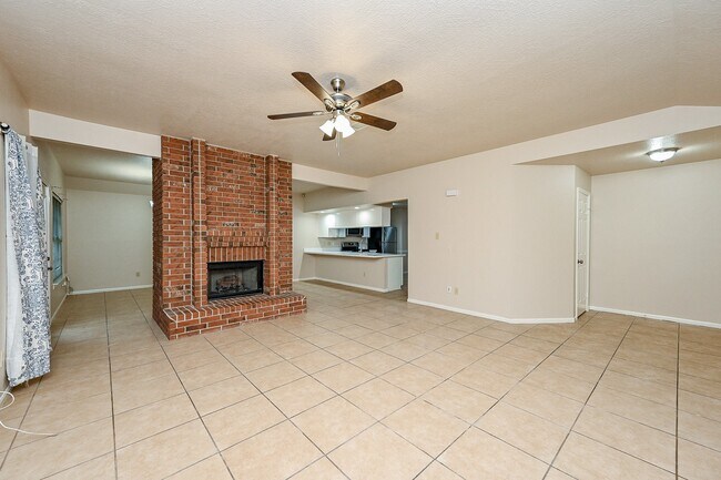 Building Photo - 72 Laughing Brook Ct