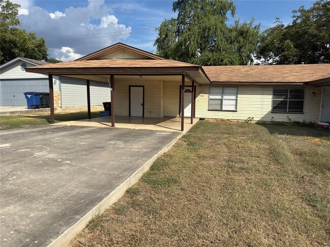 Building Photo - 2745 Maple Tree Rd