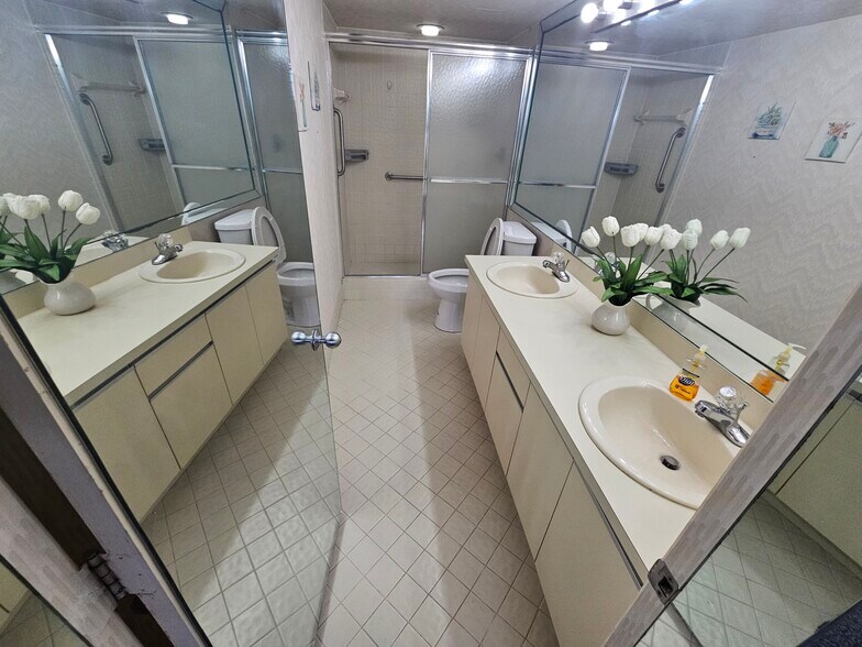 Building Photo - 4770 Fountains Dr S