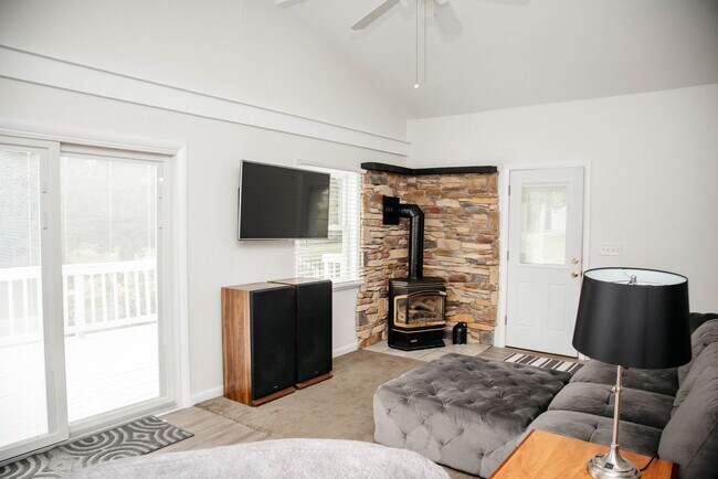 Building Photo - 7689 Dove Dr