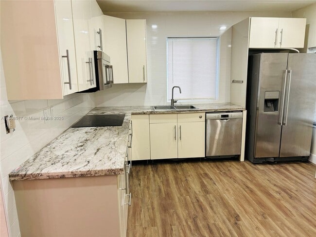 Building Photo - 1717 Buchanan St