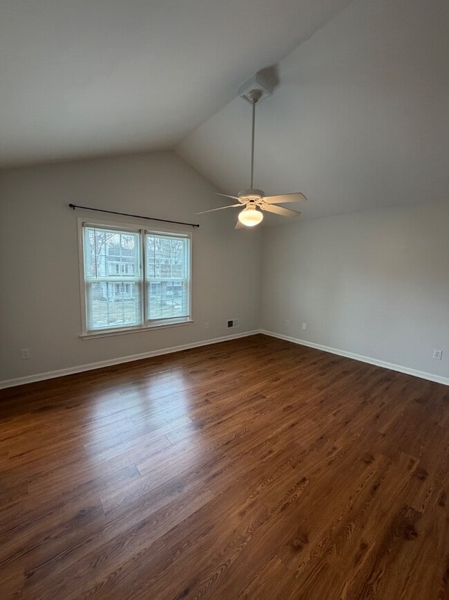 Building Photo - 525 Vineleaf Dr