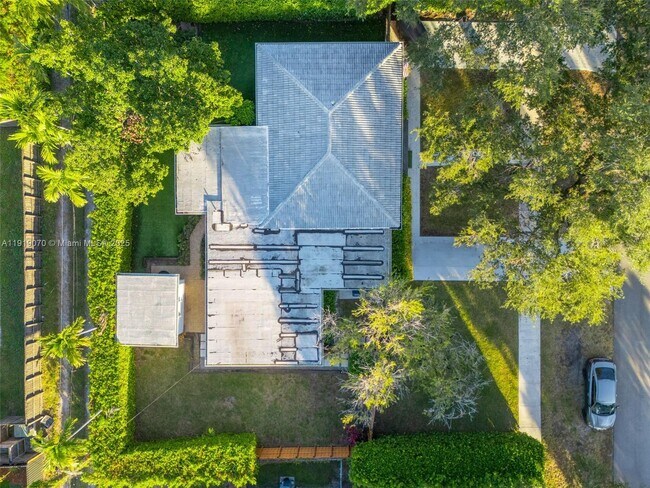 Building Photo - 333 Linwood Dr