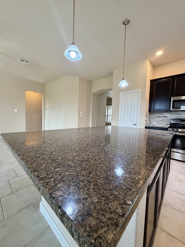 Building Photo - 646 Ridge Lawn Dr