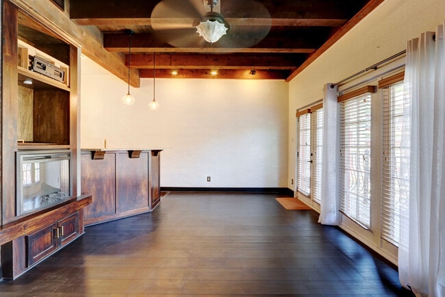 Building Photo - West Plaza Resort-Style  Living