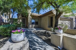 Building Photo - 7634 E San Fernando Dr