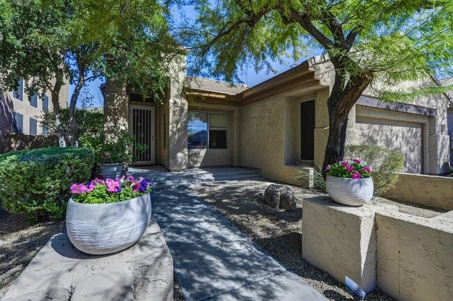 Building Photo - 7634 E San Fernando Dr