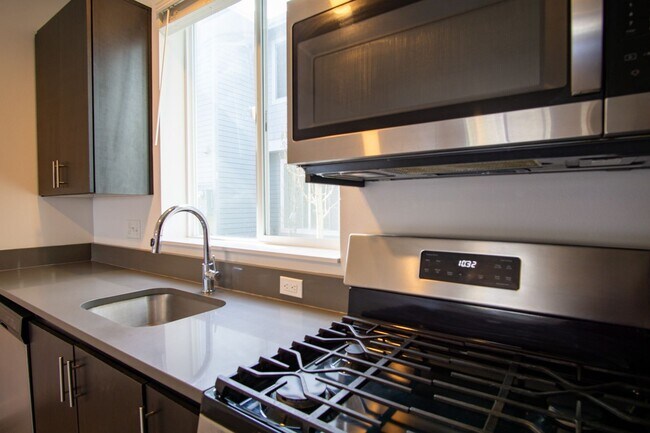 Building Photo - St. Johns-Sleek Modern Townhouse Ready Now!