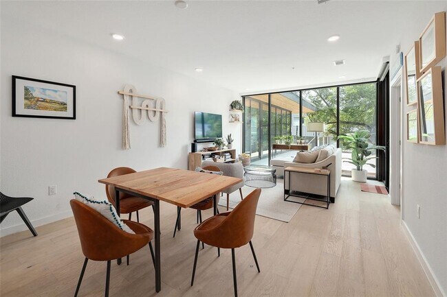 Building Photo - 1600 S 1st St