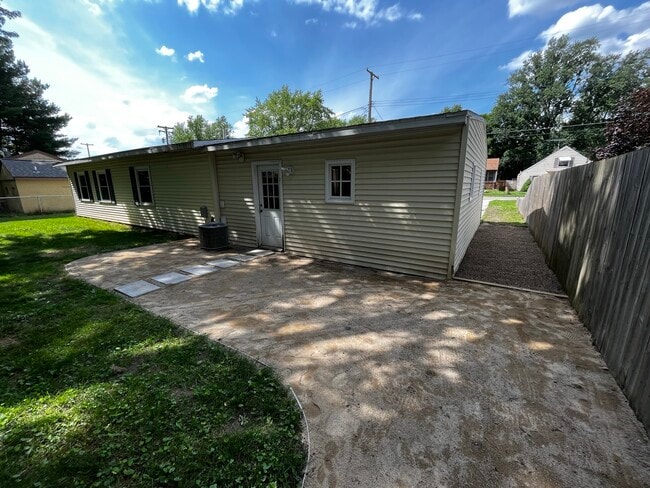 Building Photo - 54 Fontenelle St SE