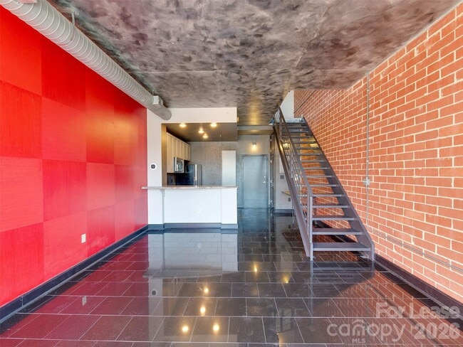 Building Photo - 710 W Trade St