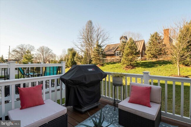 Building Photo - 1215 Benjamin Dr