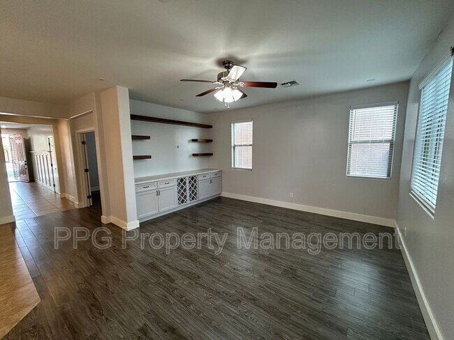 Building Photo - 15439 W Poinsettia Dr